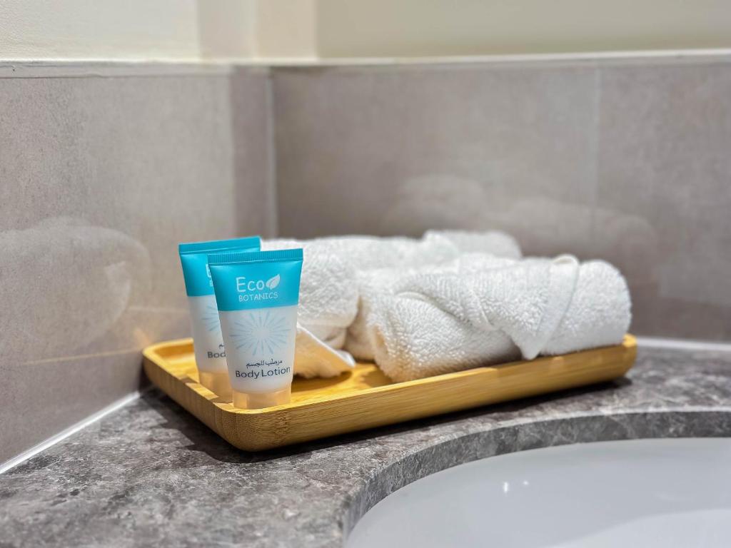 Naseem - Downtown Gem 4BR Apt: Burj View Bliss