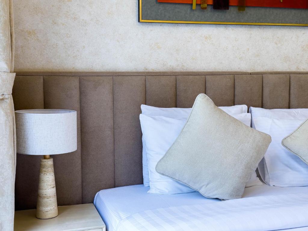 Naseem - Downtown Gem 4BR Apt: Burj View Bliss