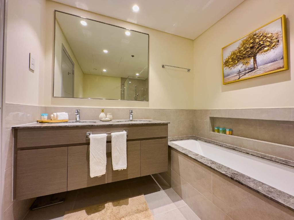 Naseem - Downtown Gem 4BR Apt: Burj View Bliss