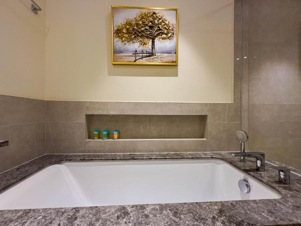 Naseem - Downtown Gem 4BR Apt: Burj View Bliss