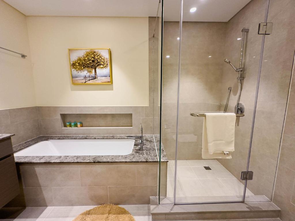 Naseem - Downtown Gem 4BR Apt: Burj View Bliss