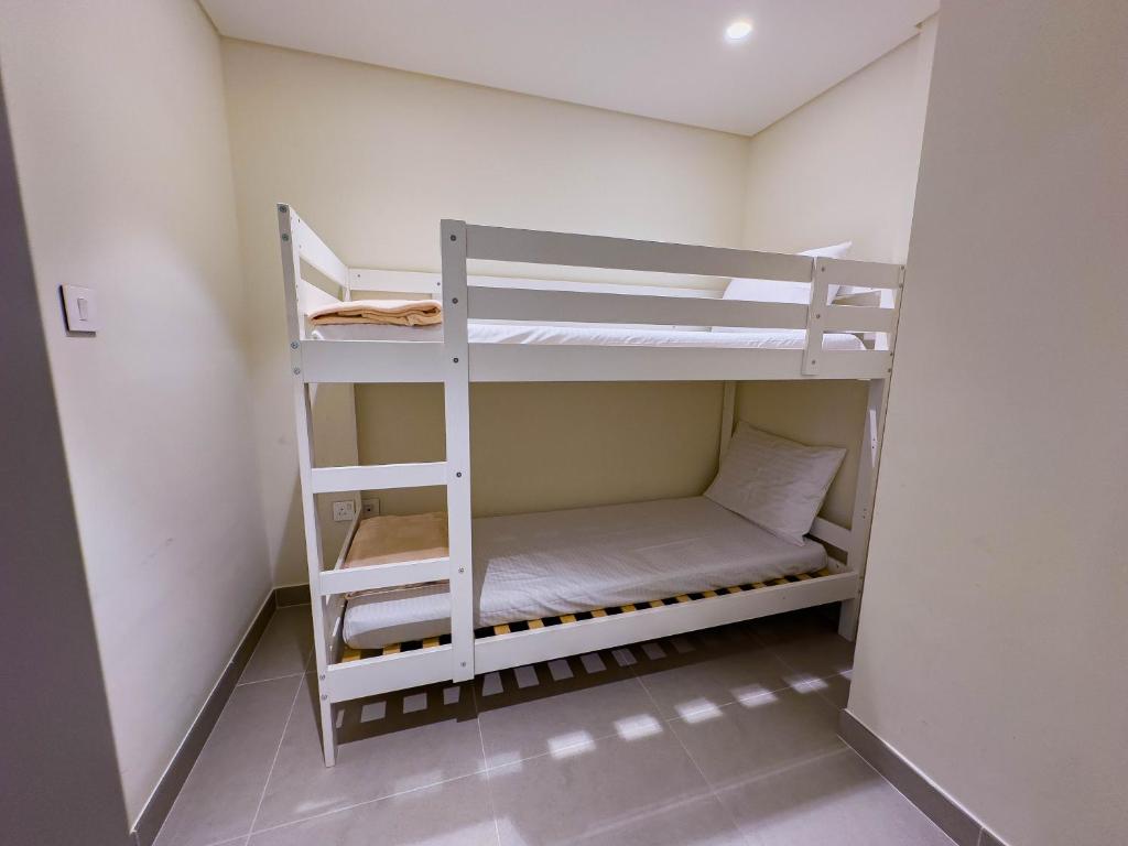 Naseem - Downtown Gem 4BR Apt: Burj View Bliss