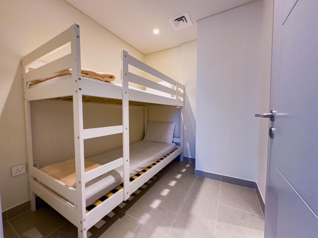 Naseem - Downtown Gem 4BR Apt: Burj View Bliss