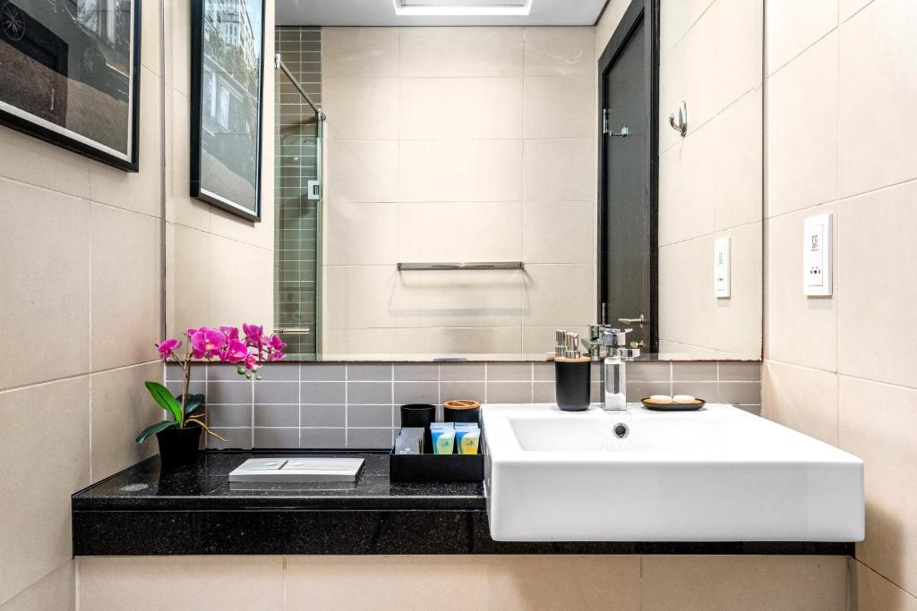 Panoramic 1BR Stunning Marina Views Near JBR Beach by Maxx Value Homes