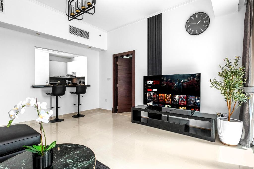 Panoramic 1BR Stunning Marina Views Near JBR Beach by Maxx Value Homes