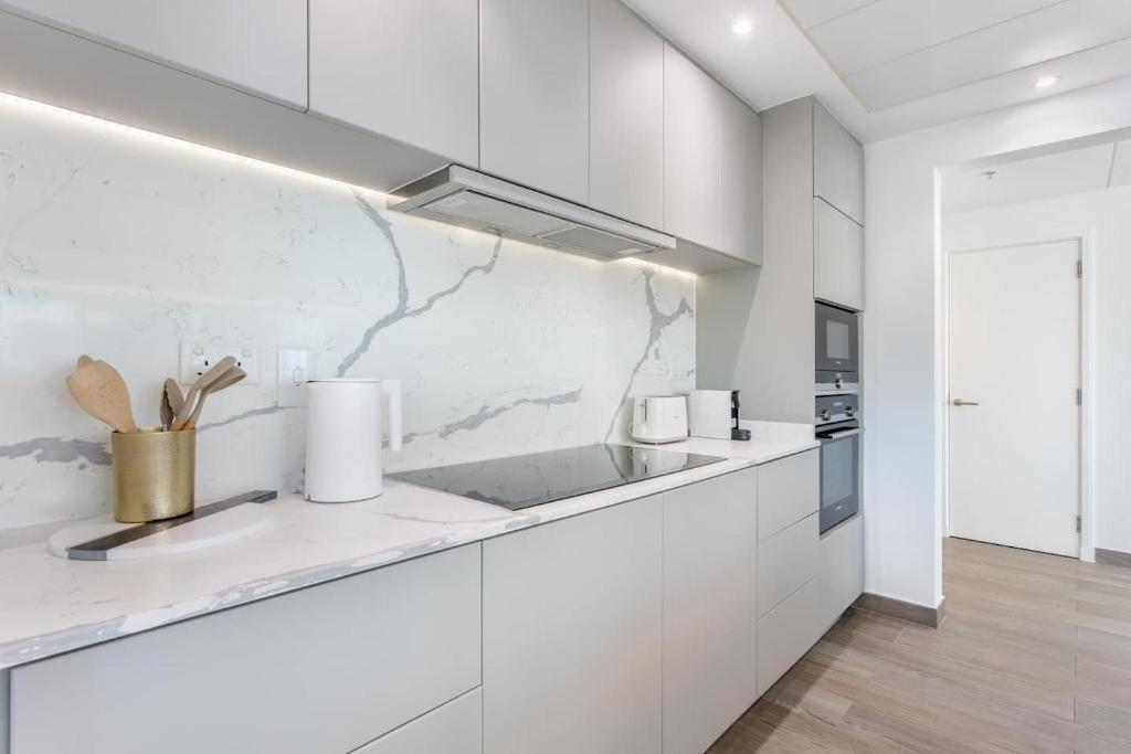 Dubai Marina 2 Bedroombest Views, Walk To Beach