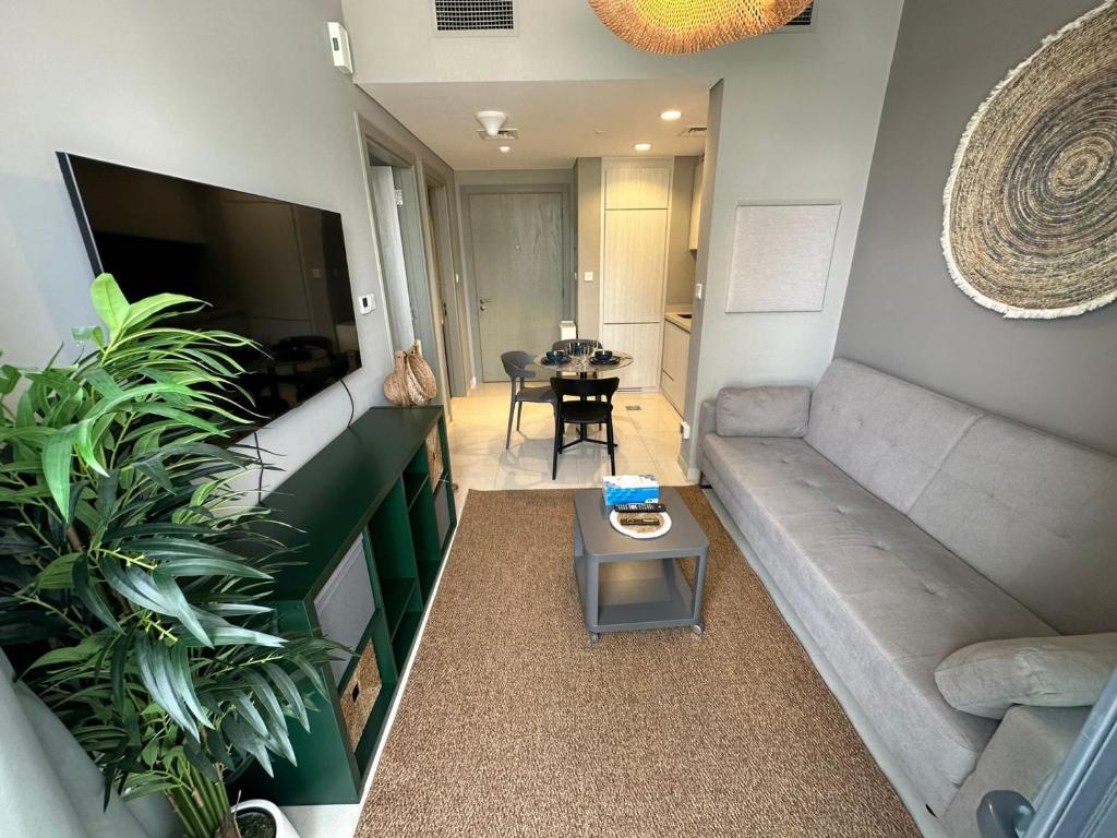 هتل یک بی آر آپارتمان در زادا تاور بیزنس بی - کلوز تو مترو - 1BR Apartment in Zada Tower Business Bay - Close to Metro