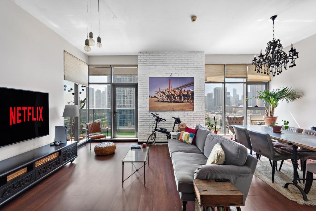 VayK - Uniquely Crafted, Artistically Adorned 1 BD Apartment in JLT