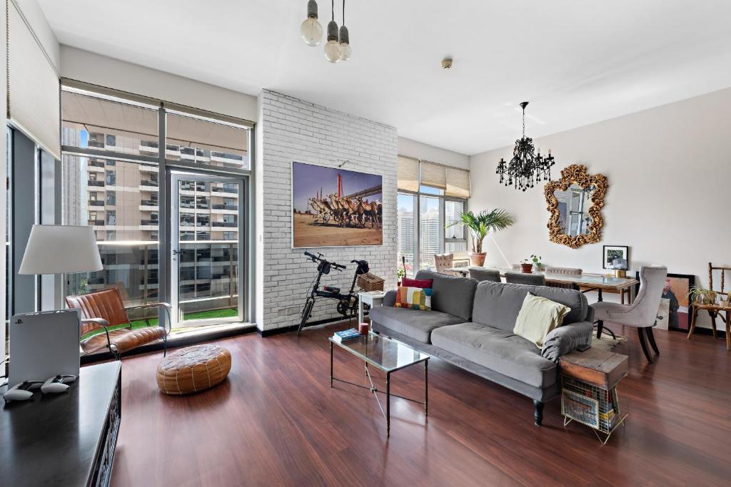 VayK - Uniquely Crafted, Artistically Adorned 1 BD Apartment in JLT