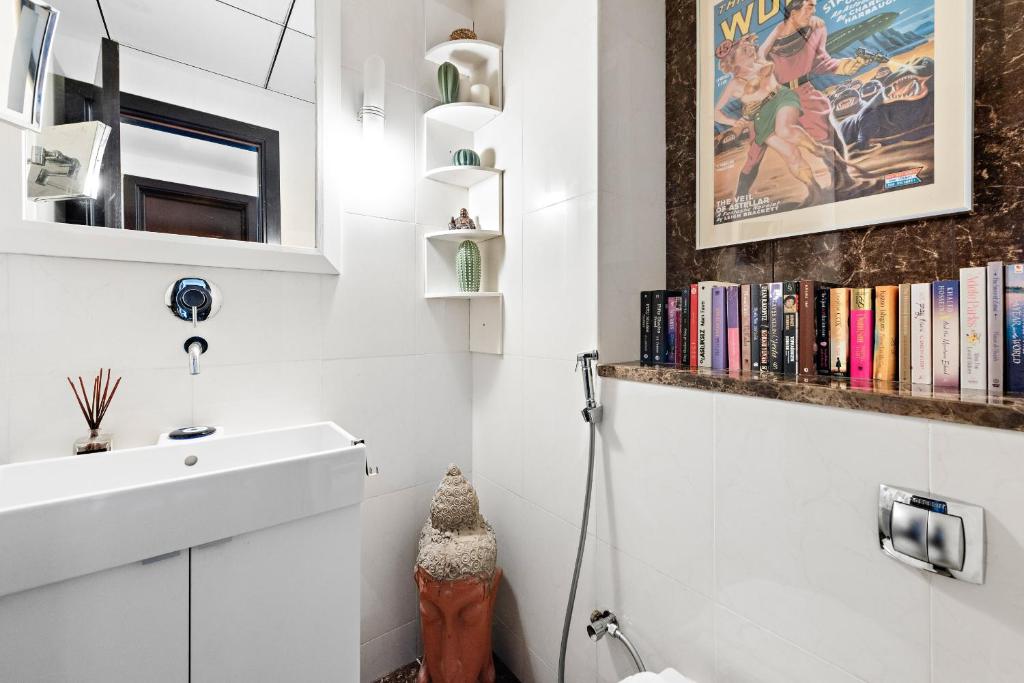 VayK - Uniquely Crafted, Artistically Adorned 1 BD Apartment in JLT