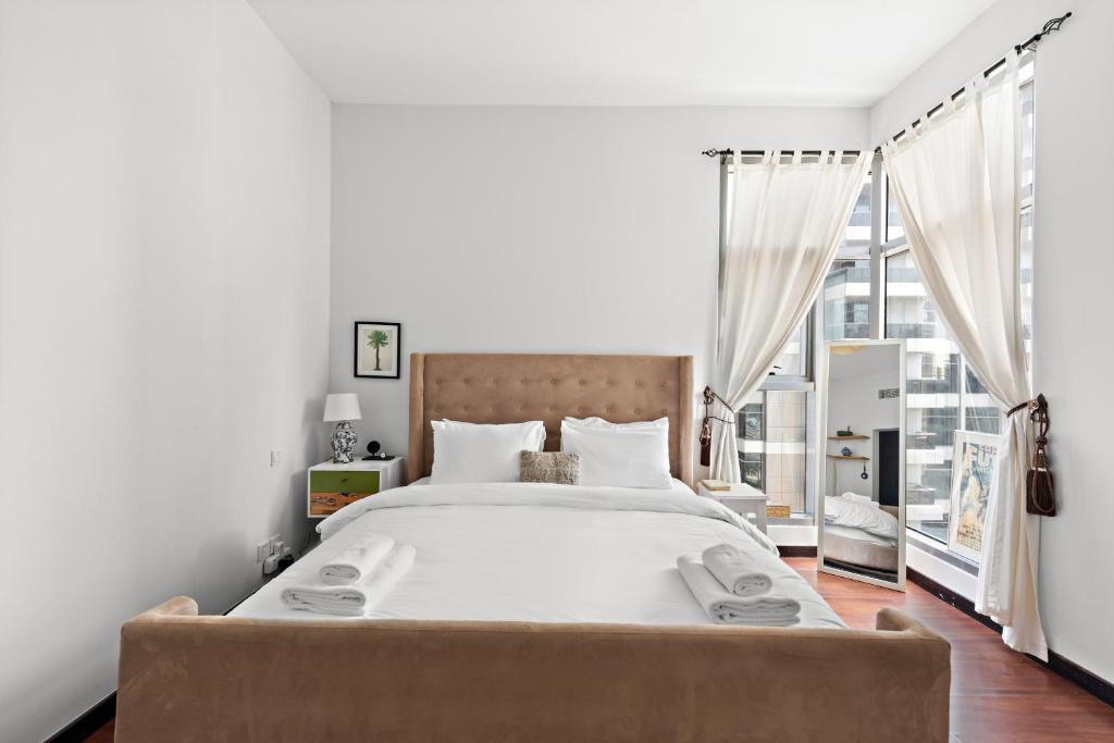 VayK - Uniquely Crafted, Artistically Adorned 1 BD Apartment in JLT