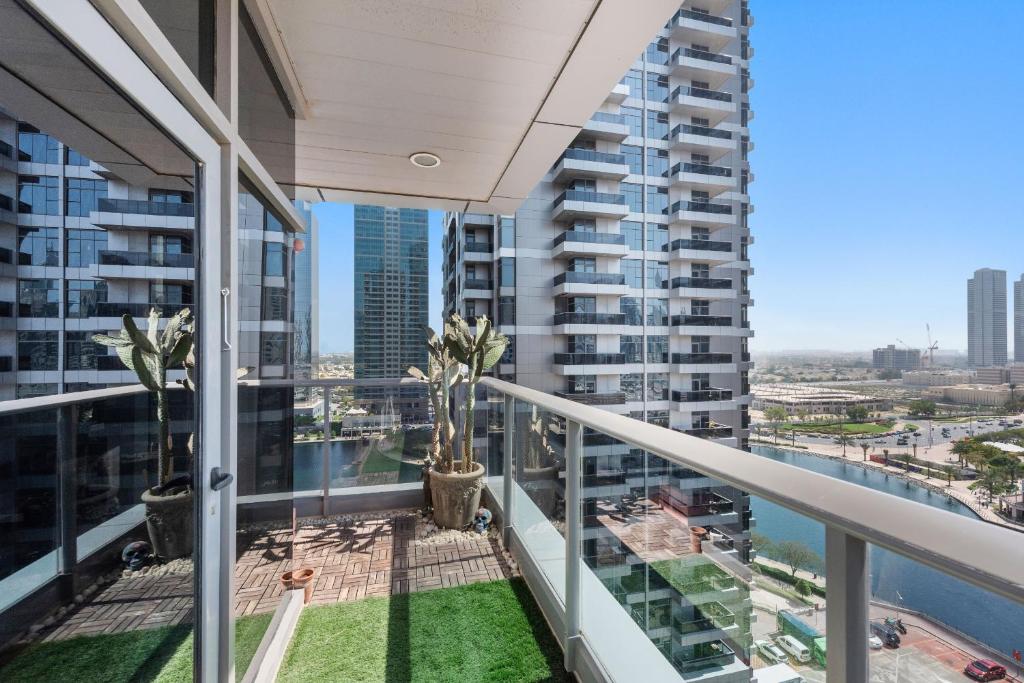 VayK - Uniquely Crafted, Artistically Adorned 1 BD Apartment in JLT