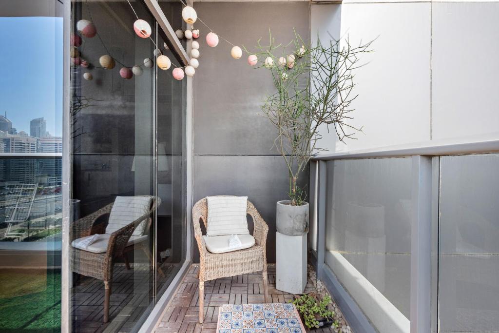 VayK - Uniquely Crafted, Artistically Adorned 1 BD Apartment in JLT