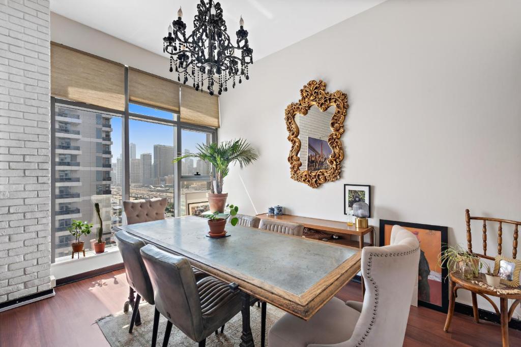 VayK - Uniquely Crafted, Artistically Adorned 1 BD Apartment in JLT