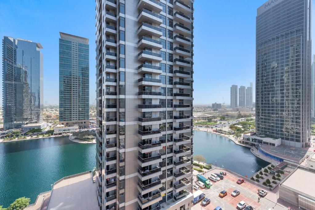 VayK - Uniquely Crafted, Artistically Adorned 1 BD Apartment in JLT