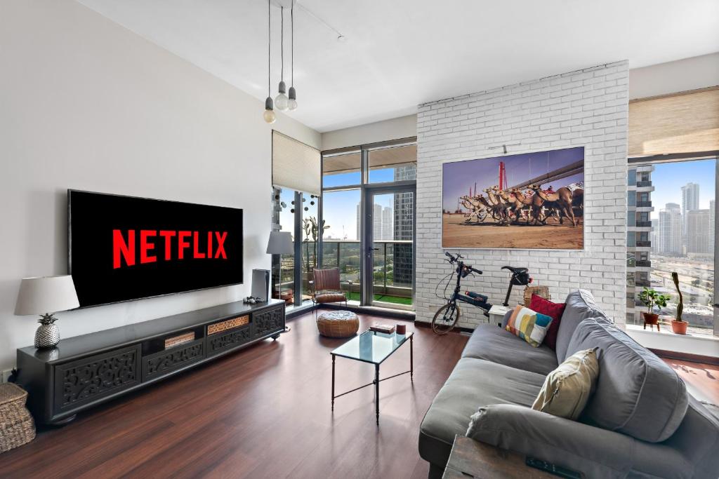 VayK - Uniquely Crafted, Artistically Adorned 1 BD Apartment in JLT