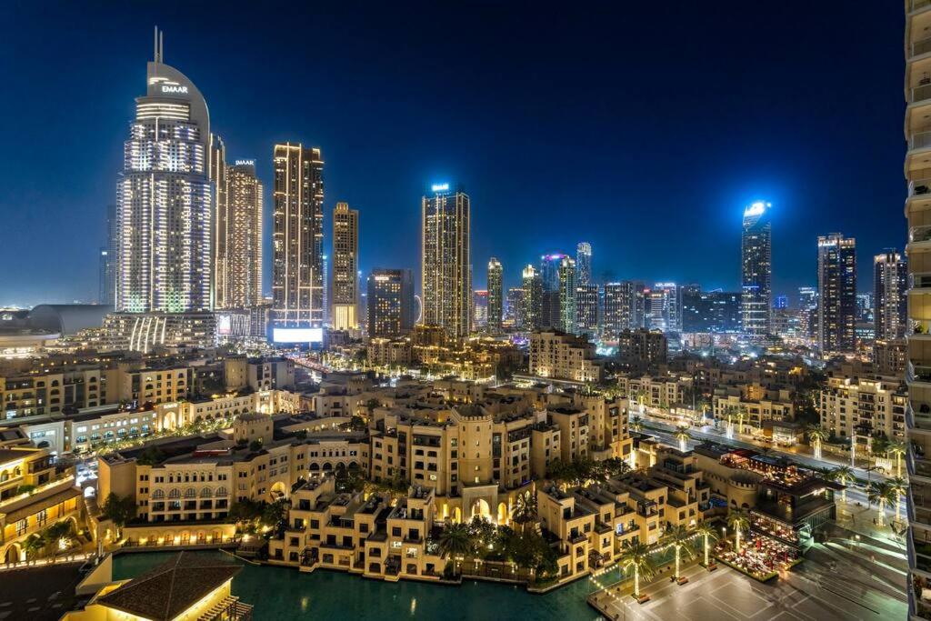 هتل فِرست کلاَس ۲ بی آر ویت استَنینگ فَنتَن ویو - FIRST CLASS 2BR with Stunning Fountain View