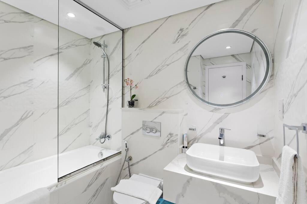 FIRST CLASS 2BR with Stunning Fountain View