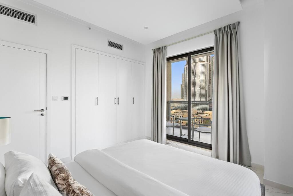 FIRST CLASS 2BR with Stunning Fountain View