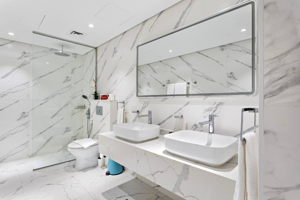 FIRST CLASS 2BR with Stunning Fountain View