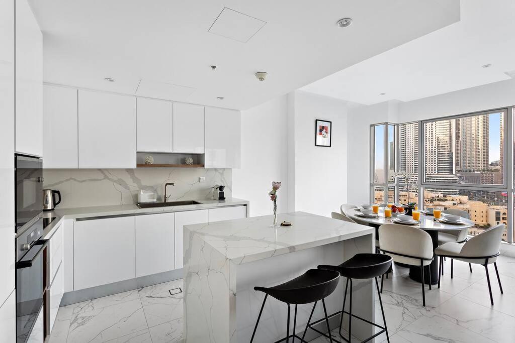 FIRST CLASS 2BR with Stunning Fountain View