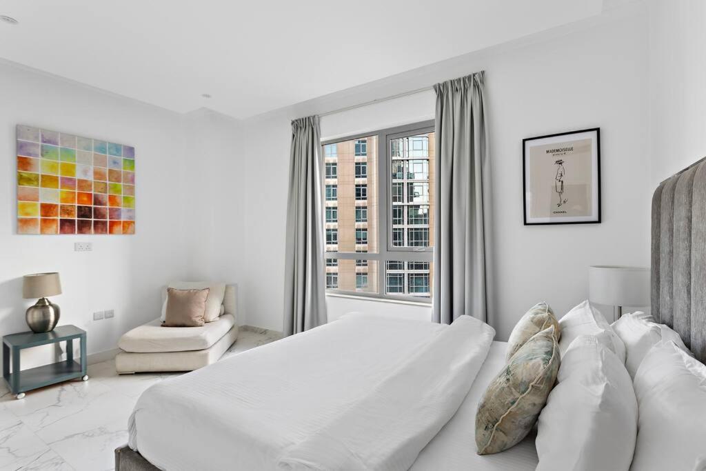 FIRST CLASS 2BR with Stunning Fountain View