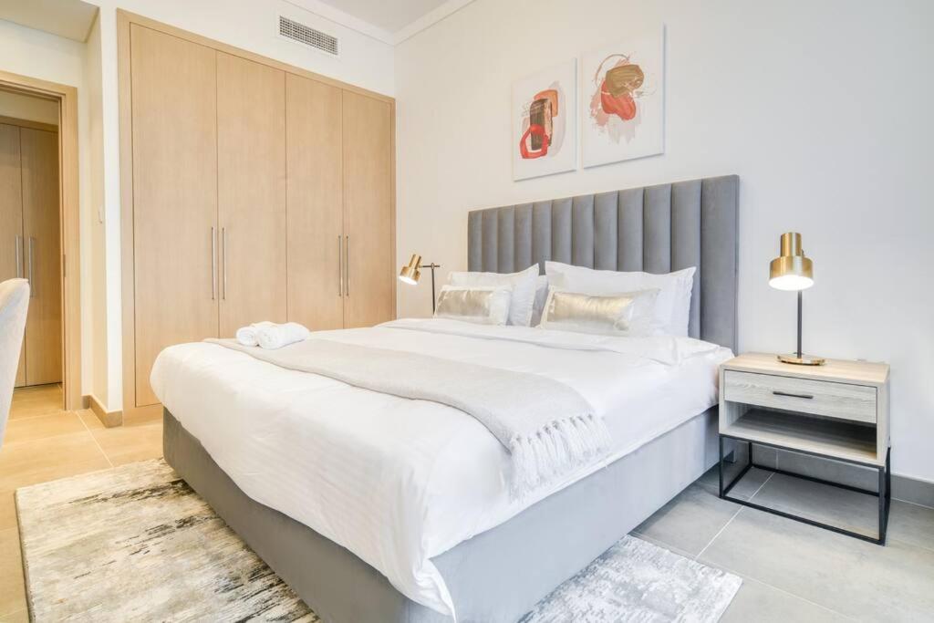 Elegant 1 Bedroom in Dubai Creek Gate - Pool view