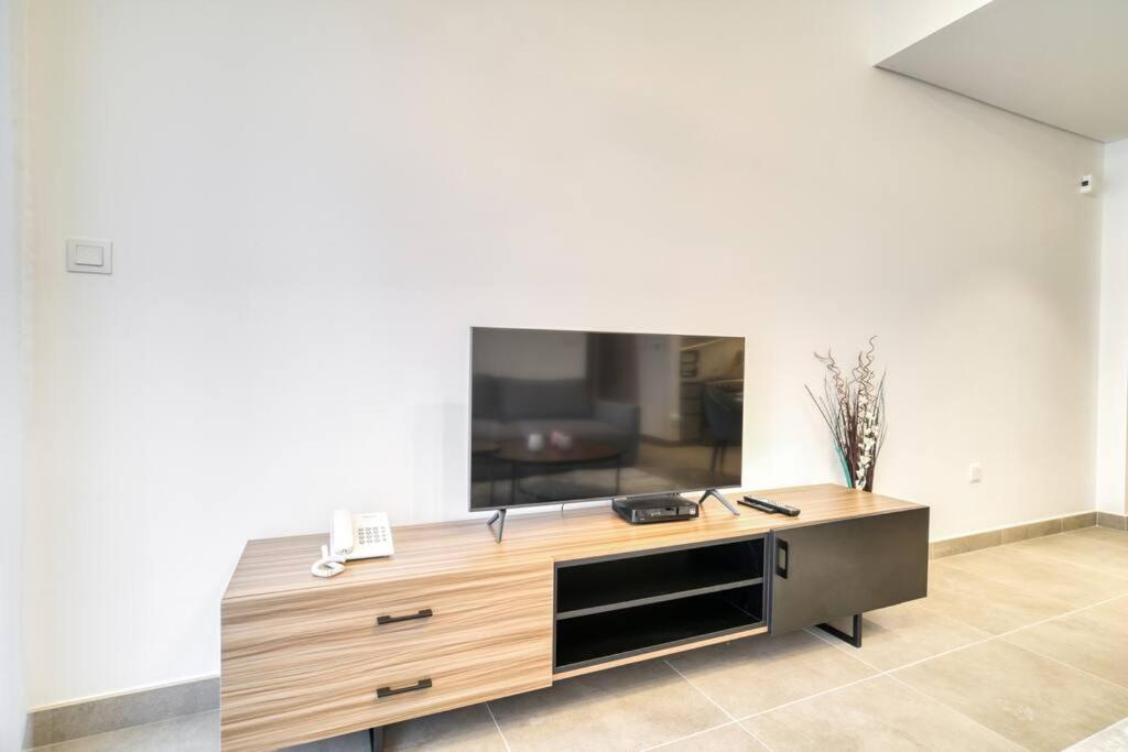 Elegant 1 Bedroom in Dubai Creek Gate - Pool view