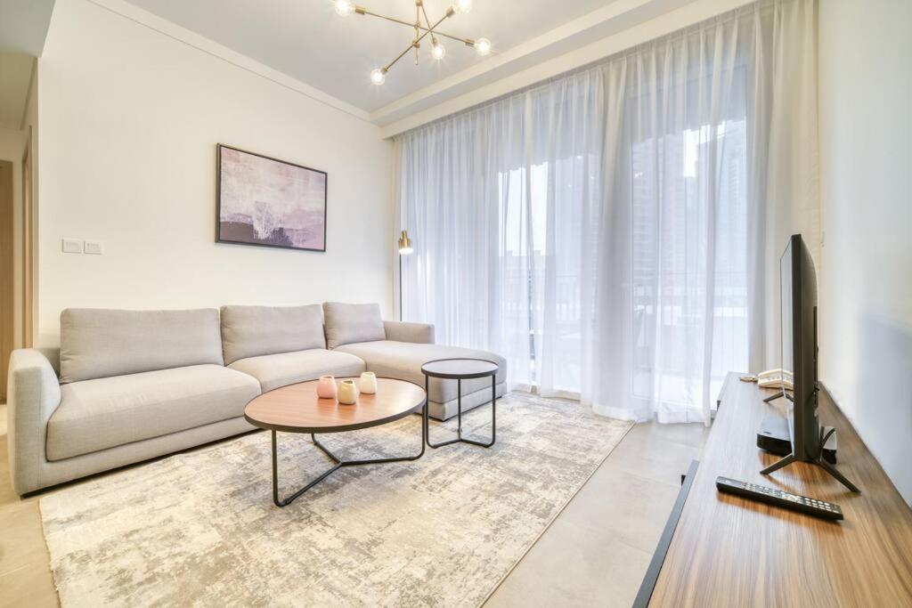 Elegant 1 Bedroom in Dubai Creek Gate - Pool view