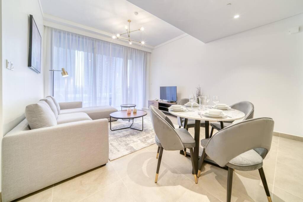 Elegant 1 Bedroom in Dubai Creek Gate - Pool view