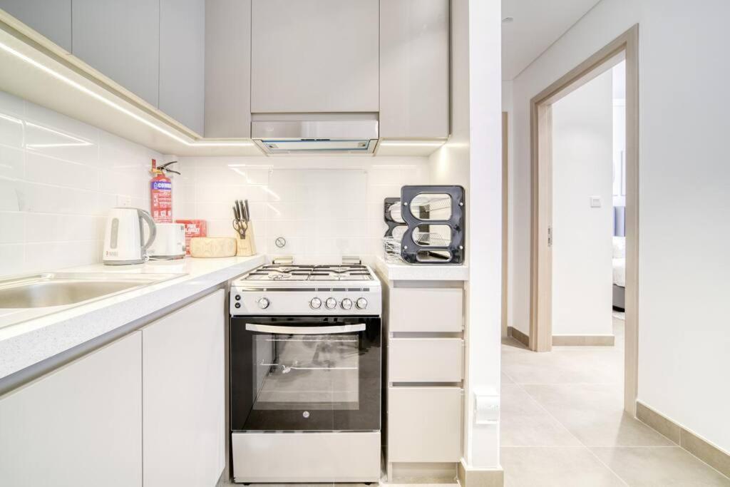 Elegant 1 Bedroom in Dubai Creek Gate - Pool view