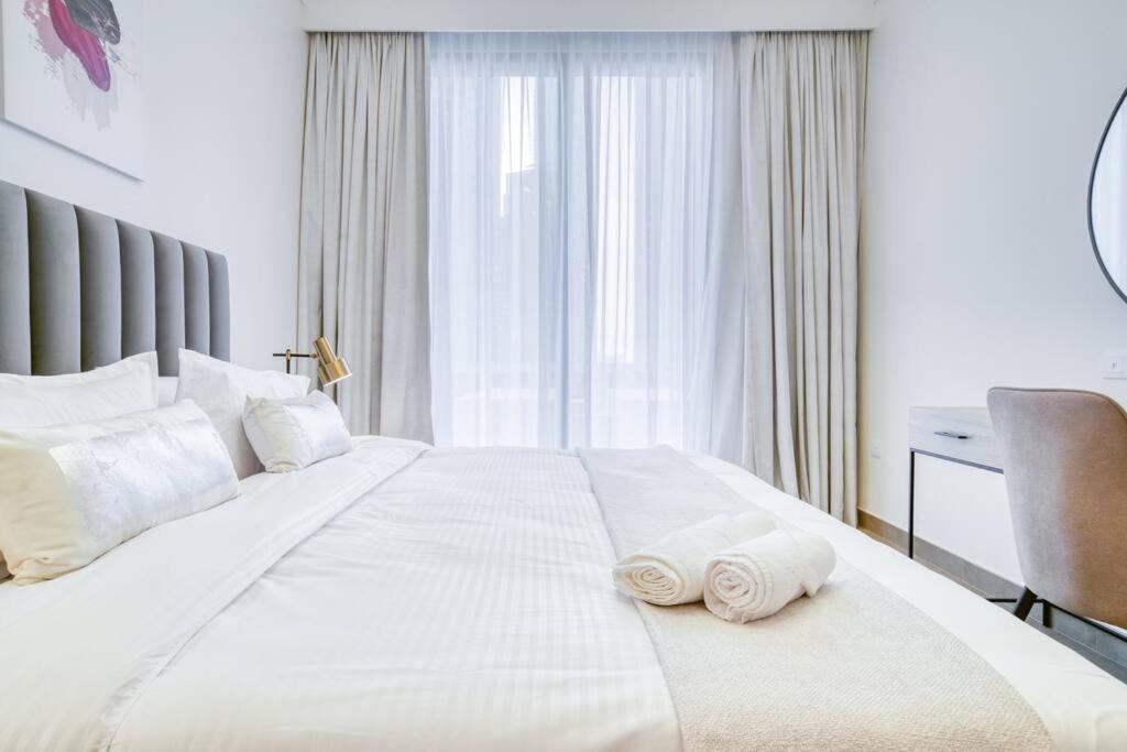 Elegant 1 Bedroom in Dubai Creek Gate - Pool view