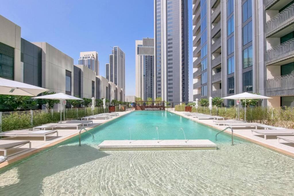 Elegant 1 Bedroom in Dubai Creek Gate - Pool view