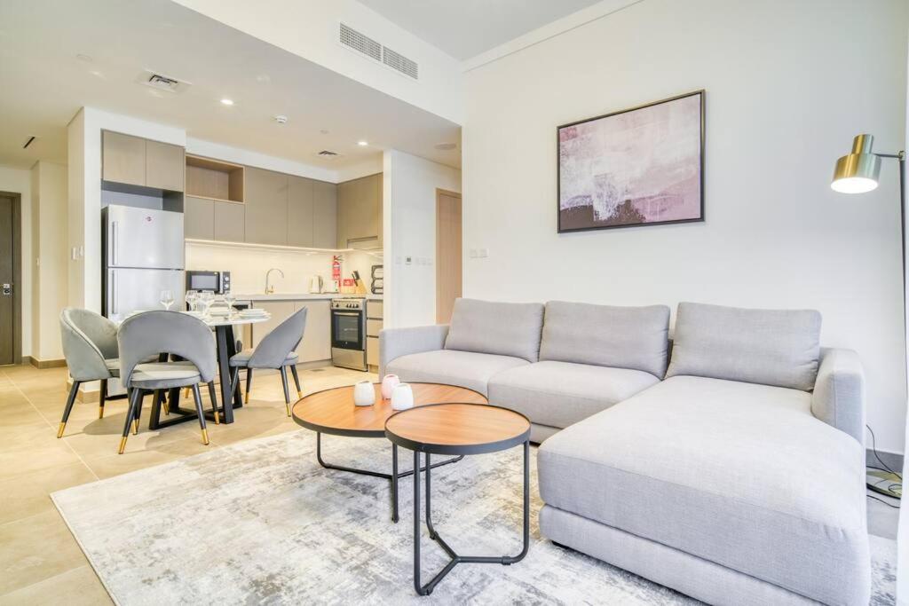 Elegant 1 Bedroom in Dubai Creek Gate - Pool view