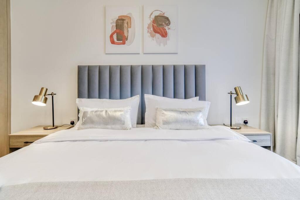 Elegant 1 Bedroom in Dubai Creek Gate - Pool view