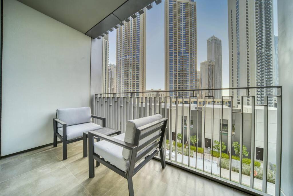 Elegant 1 Bedroom in Dubai Creek Gate - Pool view