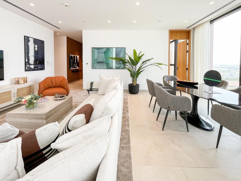 هتل وایک - لاوینگلینگی استایلد ۲ بی دی اگزودینگ الگانس اند چرم این بیزنس بی - Vayk - Lovingly Styled 2 BD Exuding Elegance and Charm in Business Bay