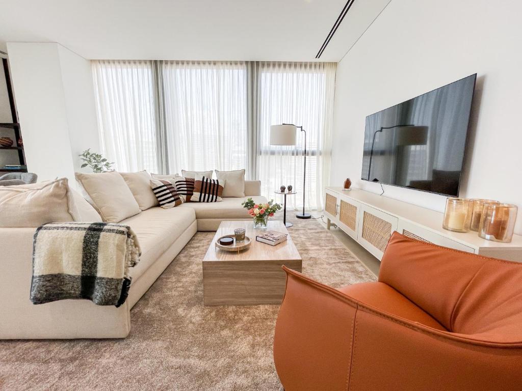 Vayk - Lovingly Styled 2 BD Exuding Elegance and Charm in Business Bay