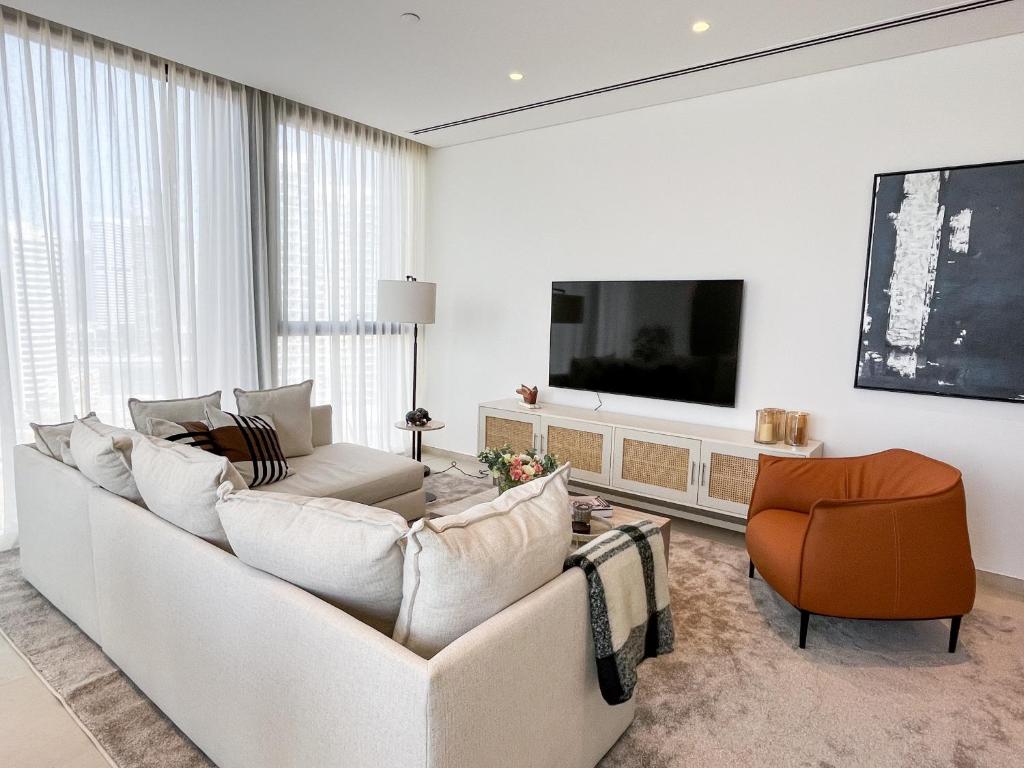 Vayk - Lovingly Styled 2 BD Exuding Elegance and Charm in Business Bay