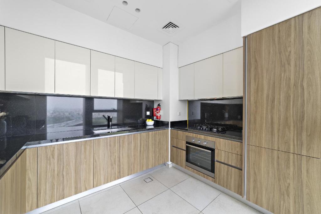 Vayk - Lovingly Styled 2 BD Exuding Elegance and Charm in Business Bay