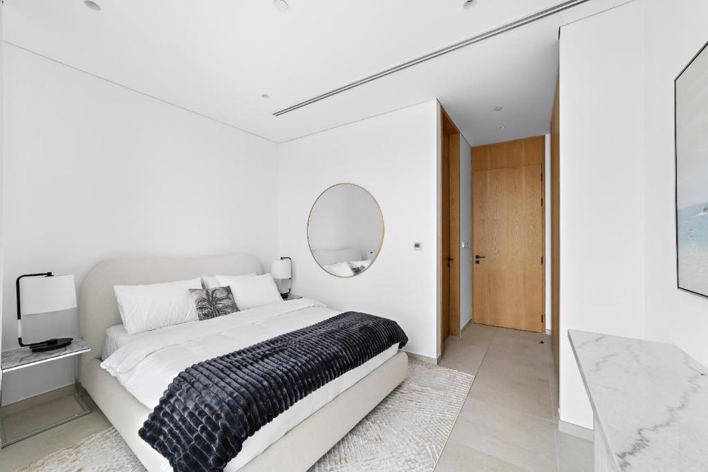 Vayk - Lovingly Styled 2 BD Exuding Elegance and Charm in Business Bay