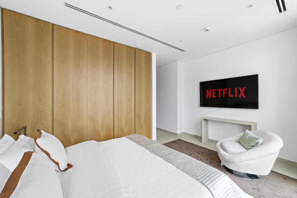 Vayk - Lovingly Styled 2 BD Exuding Elegance and Charm in Business Bay