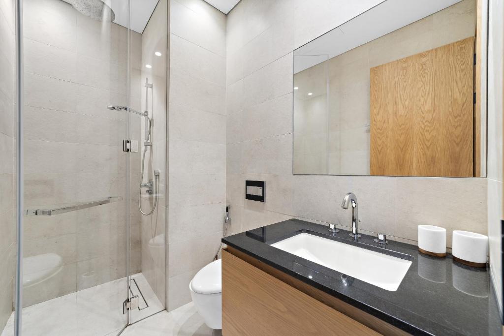 Vayk - Lovingly Styled 2 BD Exuding Elegance and Charm in Business Bay