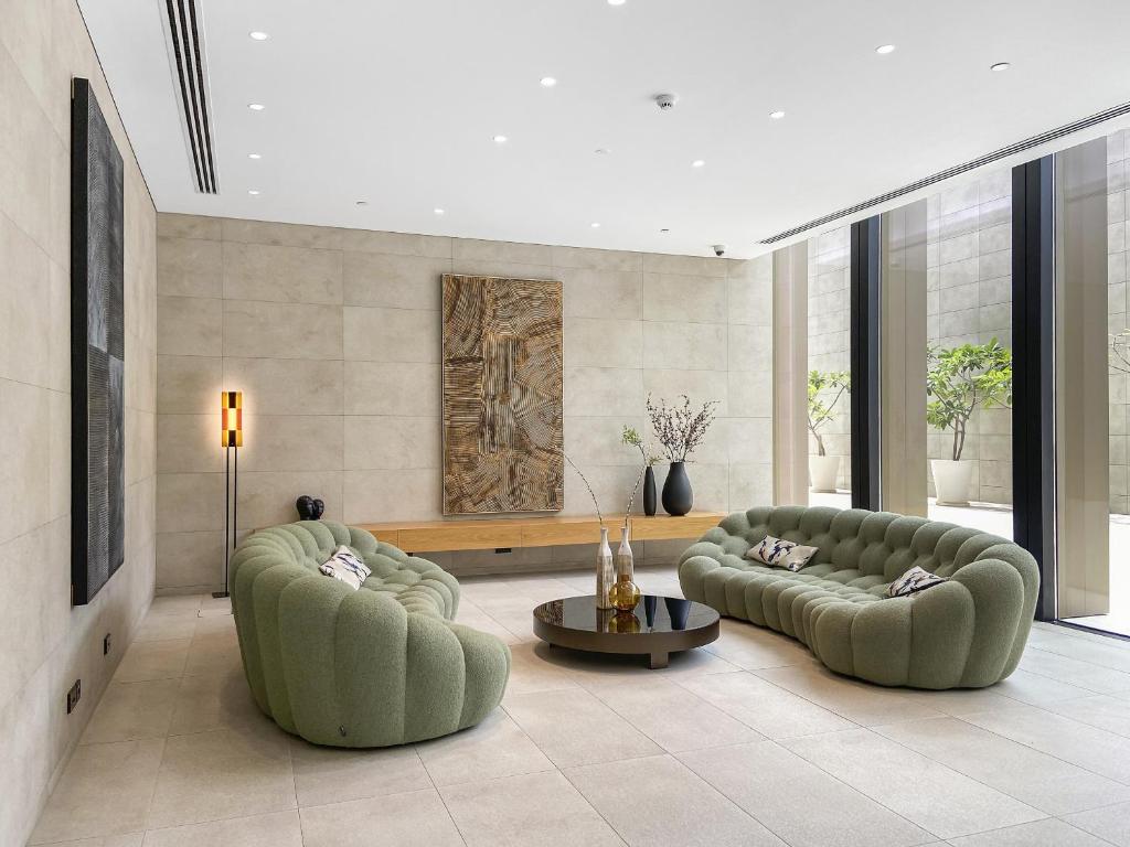 Vayk - Lovingly Styled 2 BD Exuding Elegance and Charm in Business Bay