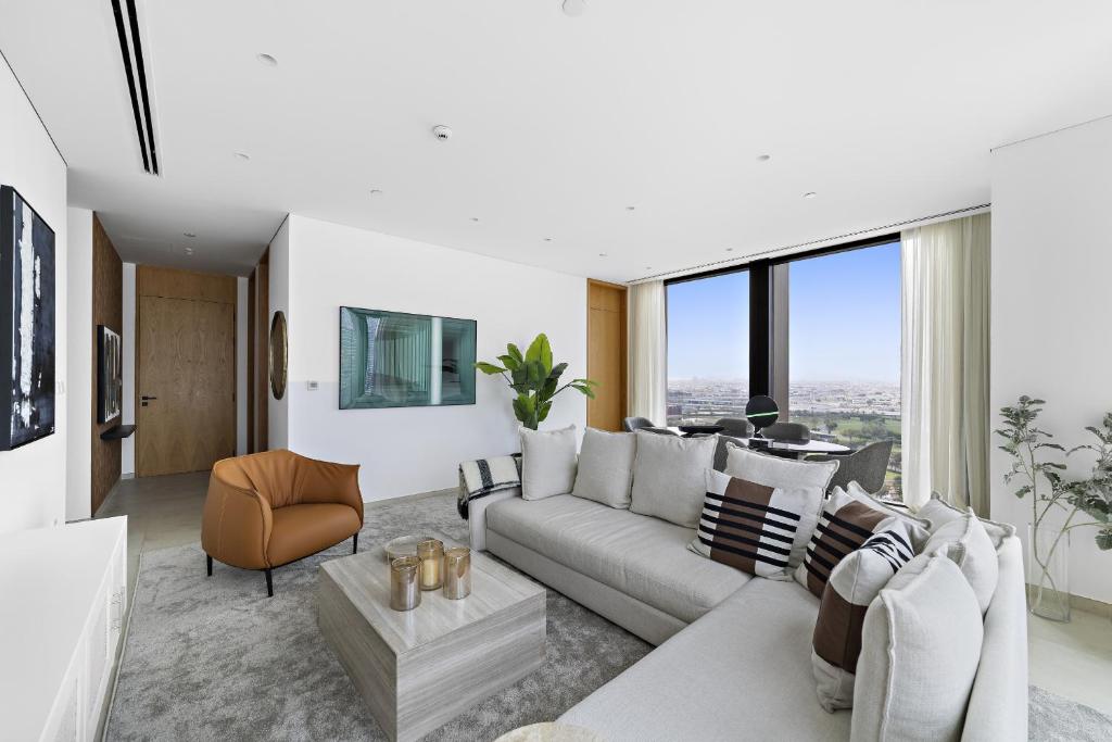 Vayk - Lovingly Styled 2 BD Exuding Elegance and Charm in Business Bay