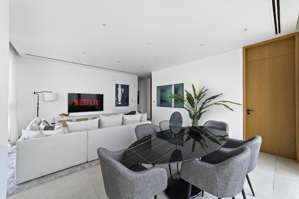 Vayk - Lovingly Styled 2 BD Exuding Elegance and Charm in Business Bay