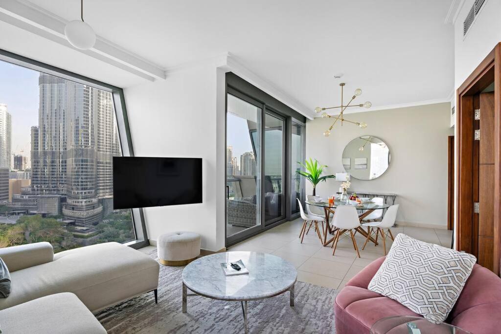 FIRST CLASS 3BR with Magical View of Burj Khalifa