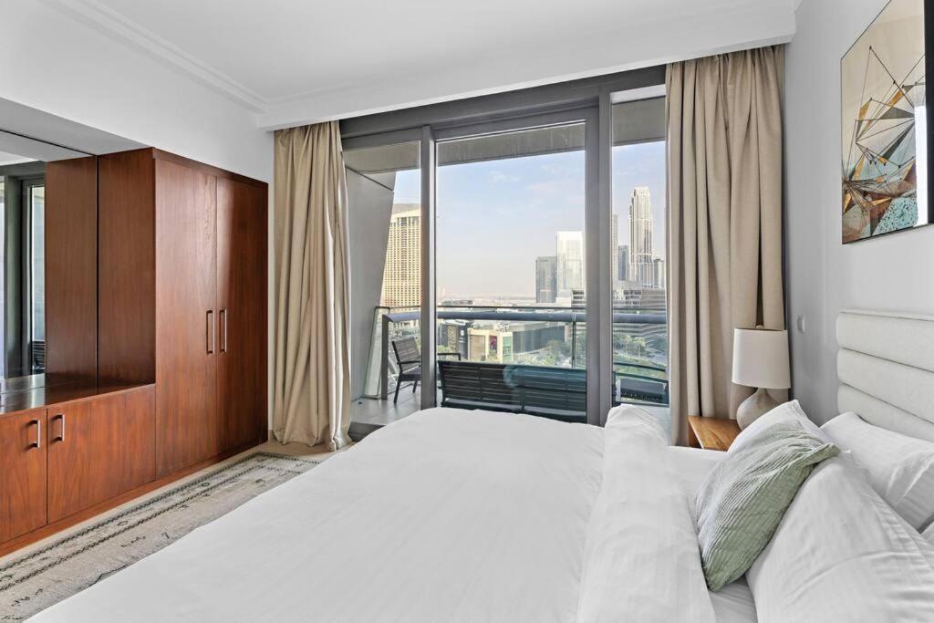FIRST CLASS 3BR with Magical View of Burj Khalifa