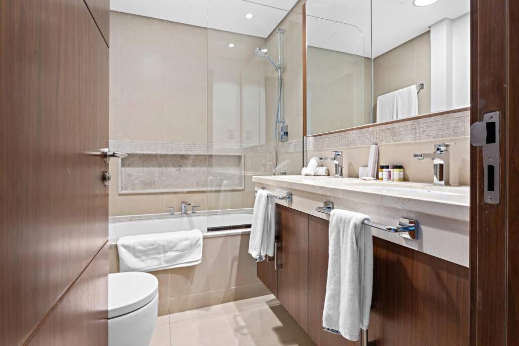 FIRST CLASS 3BR with Magical View of Burj Khalifa