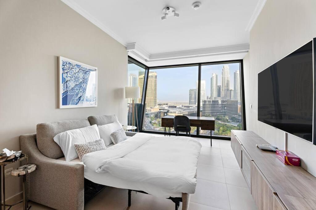 FIRST CLASS 3BR with Magical View of Burj Khalifa